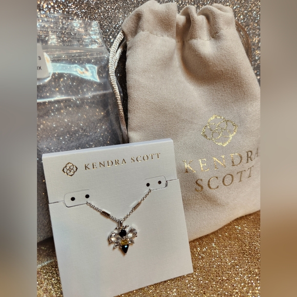 **NWT** Kendra Scott Silver Necklace with Beautiful Bee 🐝 Pendant - Picture 1 of 5